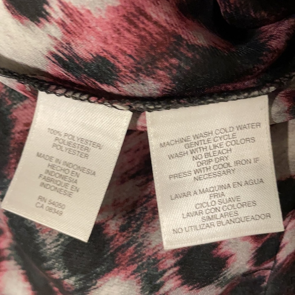 NWOT JONES NEW YORK RUFFLED / PLEATED FRONT BLOUSE. V neckline ANIMAL PRINT Sz S - Picture 12 of 12